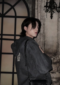 普 通 の 女 子 高 生 の 私 は "極 道 の 娘"