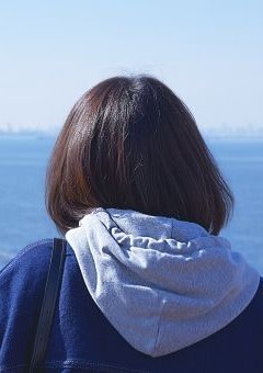 海に成る女の子