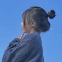 な る