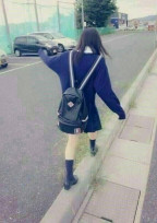 君の後ろ姿 …。