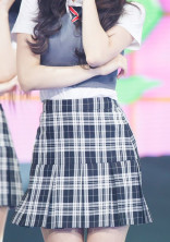 KPOP界の愛されさん、学校に行く