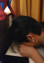 笑 顔 を 見 せ な い 君
