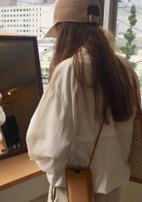 推しのサイン会に潜入したら記事に載っちゃった件