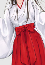 巫女の服を着た謎の少女