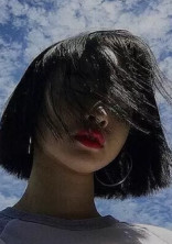 ブ ラ ッ クコ ー ヒ ー の 中 に 一 滴 の ミ ル ク 。