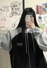隣のうるさい家の住人は学校の王子でした。