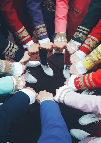 不良少女と13人の変な奴ら。