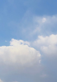 空の下で