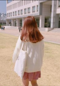 ㍻ 裙 の 紅 一 点 。
