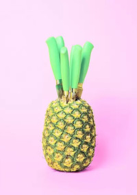 歌い手達に可愛がられる男の子