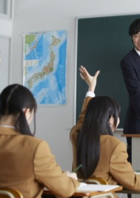 先生と生徒…越えられない壁。