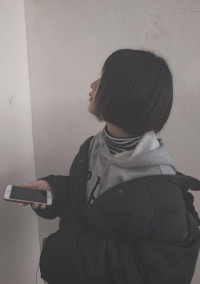 な に わ に 愛 さ れ す ぎ て る 女 。