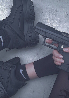 殺 し 屋 女 子 高 生 .