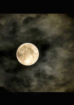 雲と月